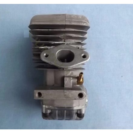 Henger forgattyús házzal Straus Austria, Riwall, egykezes láncfűrész /B/